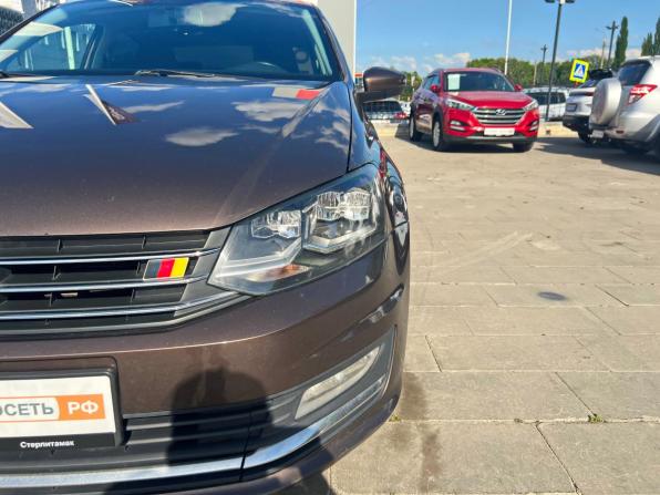 Volkswagen Polo V Рестайлинг с пробегом 2018 года, цена 1 352 500 рублей, 141940 км, седан, Автокод Объявления