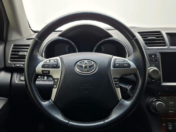 Toyota Highlander II (XU40) Рестайлинг с пробегом 2012 года, цена 1 629 000 рублей, 266000 км, внедорожник, Автокод Объявления