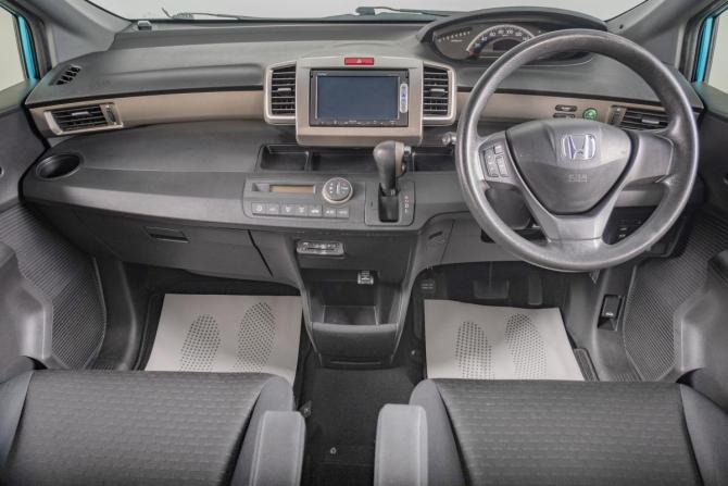 Honda Freed I Рестайлинг с пробегом 2013 года, цена 1 279 000 рублей, 96000 км, компактвэн, Автокод Объявления