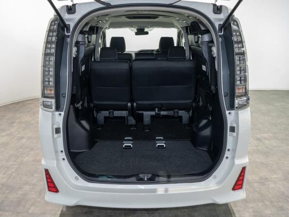 Toyota Voxy III (R80) с пробегом 2016 года, цена 1 815 000 рублей, 179660 км, минивэн, Автокод Объявления