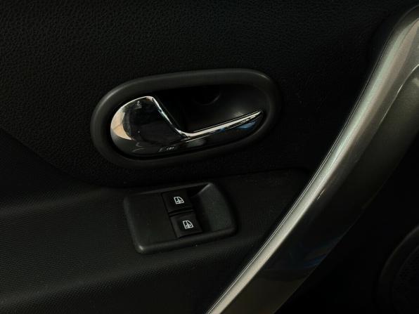 Renault Sandero II с пробегом 2015 года, цена 865 000 рублей, 104146 км, хэтчбек, Автокод Объявления