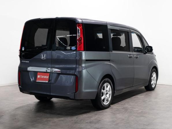 Honda Stepwgn V с пробегом 2017 года, цена 1 530 000 рублей, 205314 км, минивэн, Автокод Объявления
