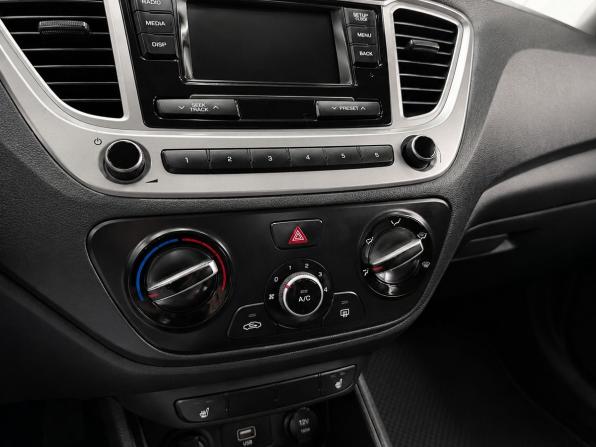 Hyundai Solaris II с пробегом 2019 года, цена 1 079 000 рублей, 140941 км, седан, Автокод Объявления