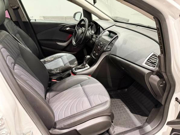Opel Astra J Рестайлинг с пробегом 2013 года, цена 643 036 рублей, 280815 км, седан, Автокод Объявления