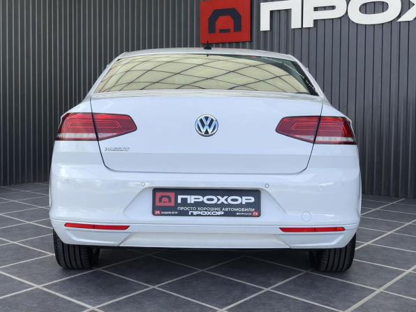 Volkswagen Passat B8 с пробегом 2018 года, цена 1 687 000 рублей, 235426 км, седан, Автокод Объявления