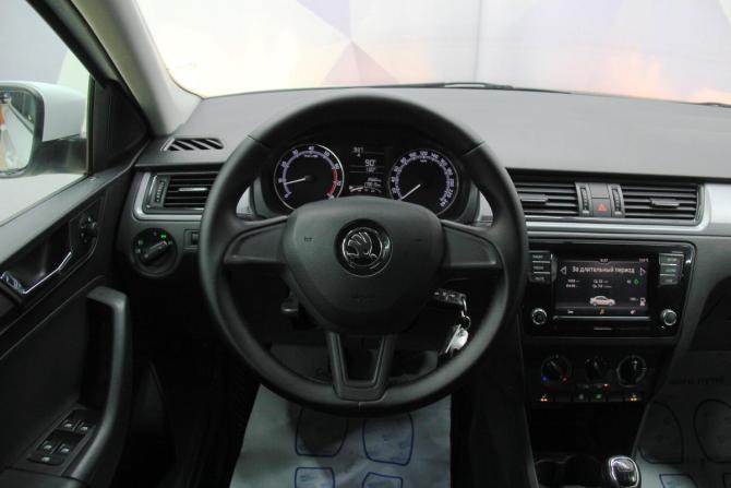 Skoda Rapid I Рестайлинг с пробегом 2018 года, цена 1 193 000 рублей, 179015 км, лифтбек, Автокод Объявления