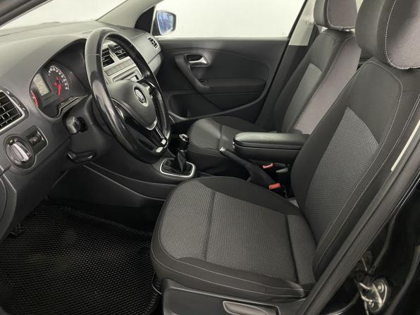 Volkswagen Polo V Рестайлинг с пробегом 2018 года, цена 1 050 000 рублей, 129258 км, седан, Автокод Объявления