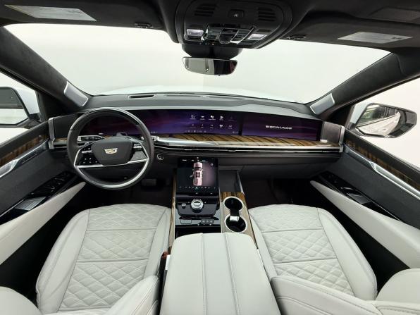 Cadillac Escalade V Рестайлинг с пробегом 2024 года, цена 17 510 000 рублей, 6803 км, внедорожник, Автокод Объявления