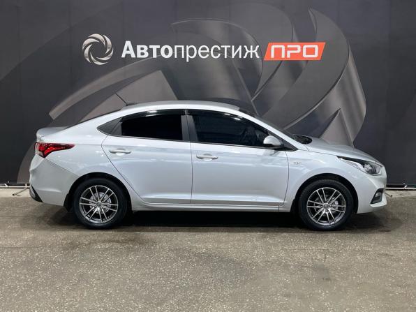 Hyundai Solaris II с пробегом 2018 года, цена 1 225 000 рублей, 65549 км, седан, Автокод Объявления