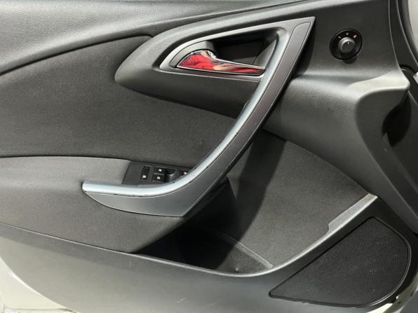 Opel Astra J с пробегом 2012 года, цена 725 000 рублей, 234332 км, хэтчбек, Автокод Объявления