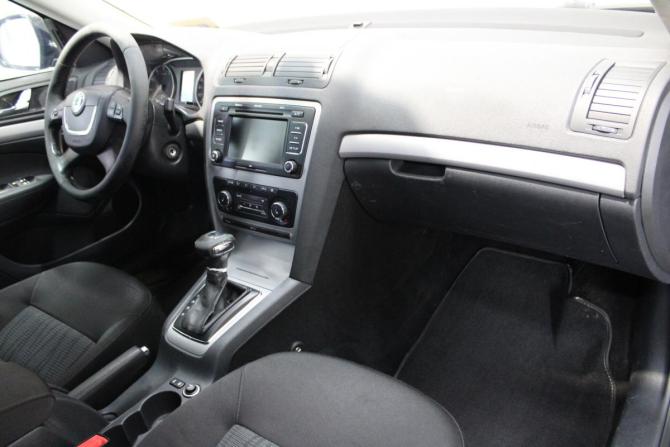 Skoda Octavia II (A5) Рестайлинг с пробегом 2012 года, цена 579 000 рублей, 419377 км, лифтбек, Автокод Объявления
