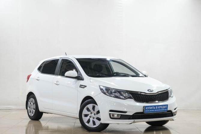 Kia Rio III Рестайлинг с пробегом 2017 года, цена 1 379 000 рублей, 105000 км, хэтчбек, Автокод Объявления