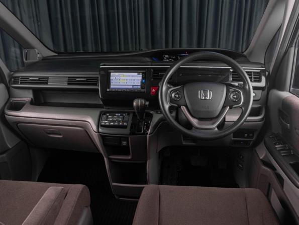 Honda Stepwgn V с пробегом 2015 года, цена 1 549 000 рублей, 153938 км, минивэн, Автокод Объявления