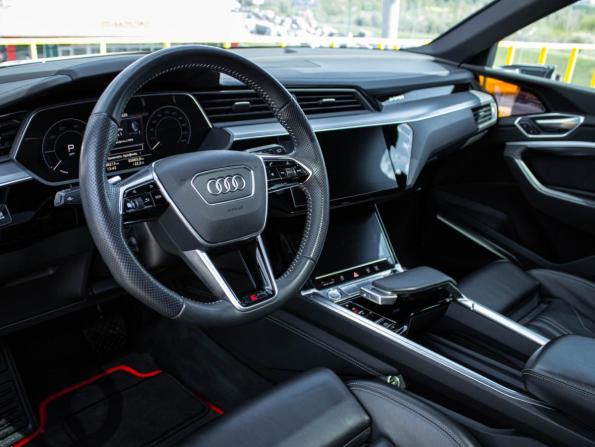 Audi e-tron I с пробегом 2020 года, цена 4 300 000 рублей, 98210 км, внедорожник, Автокод Объявления