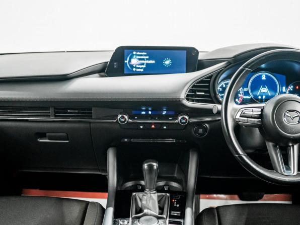 Mazda 3 IV (BP) с пробегом 2022 года, цена 1 750 000 рублей, 34170 км, хэтчбек, Автокод Объявления