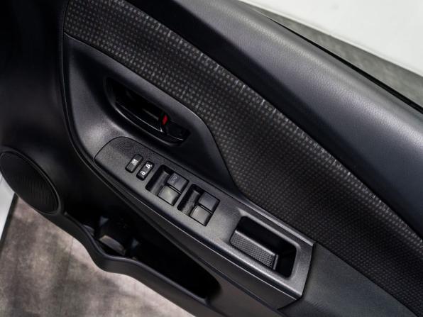 Toyota Vitz III (XP130) Рестайлинг 2 с пробегом 2018 года, цена 1 025 000 рублей, 132000 км, хэтчбек, Автокод Объявления