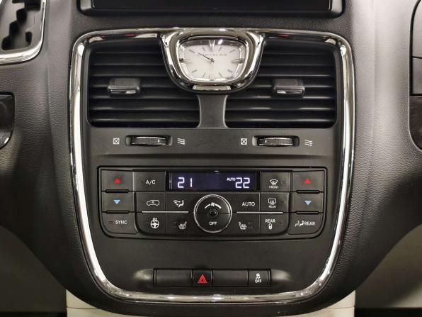 Chrysler Voyager V Рестайлинг с пробегом 2014 года, цена 1 500 000 рублей, 234066 км, минивэн, Автокод Объявления