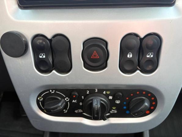 Renault Sandero I с пробегом 2013 года, цена 590 000 рублей, 174000 км, хэтчбек, Автокод Объявления