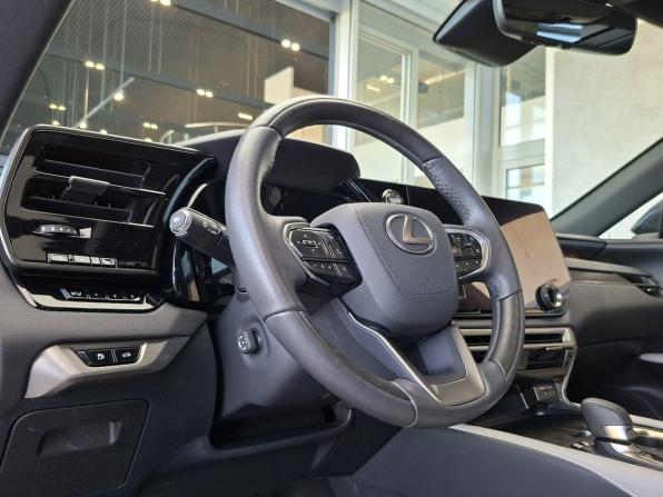 Lexus RX V с пробегом 2023 года, цена 9 499 000 рублей, 9020 км, внедорожник, Автокод Объявления