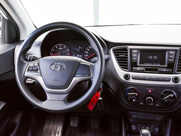Hyundai Solaris II с пробегом 2018 года, цена 1 250 000 рублей, 111765 км, седан, Автокод Объявления