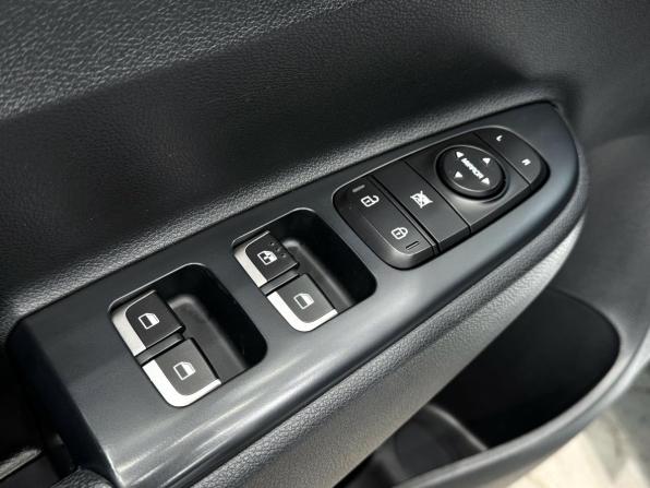 Kia Rio IV Рестайлинг с пробегом 2021 года, цена 1 750 000 рублей, 83306 км, хэтчбек, Автокод Объявления