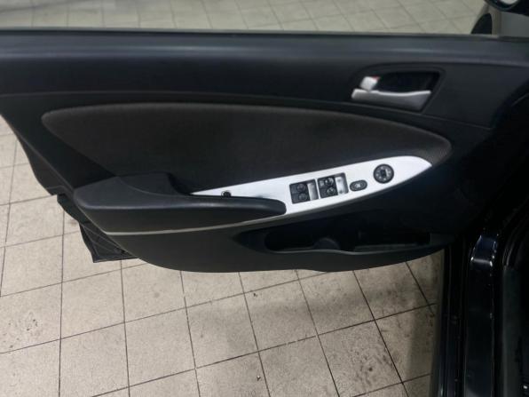 Hyundai Solaris I с пробегом 2013 года, цена 715 000 рублей, 180000 км, седан, Автокод Объявления