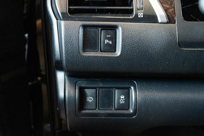 Toyota Camry VII (XV50) Рестайлинг с пробегом 2015 года, цена 1 768 000 рублей, 155604 км, седан, Автокод Объявления
