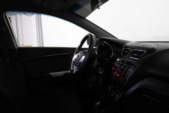 Kia Rio III Рестайлинг с пробегом 2015 года, цена 1 129 990 рублей, 53482 км, хэтчбек, Автокод Объявления