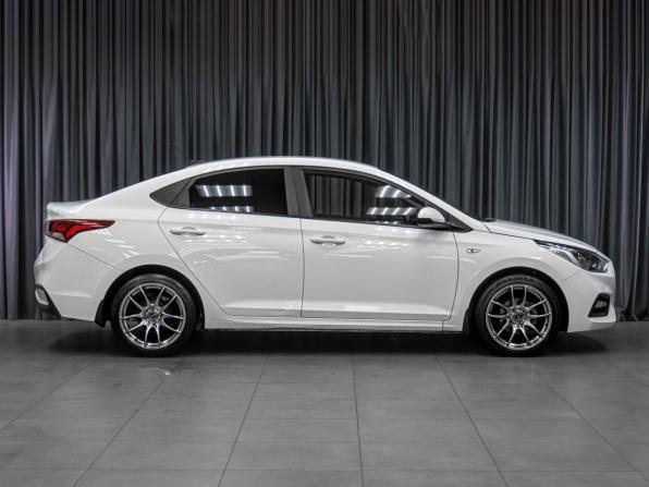 Hyundai Solaris II с пробегом 2017 года, цена 1 359 000 рублей, 80619 км, седан, Автокод Объявления