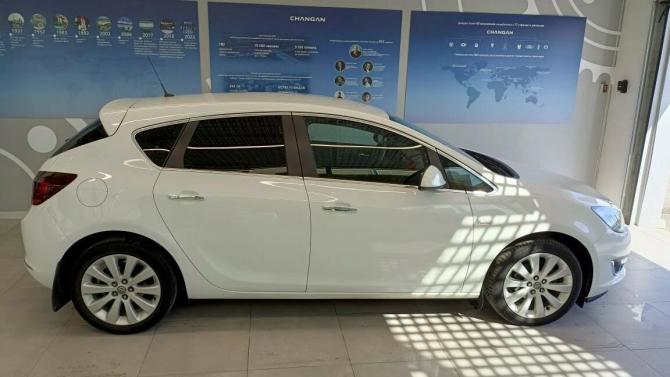 Opel Astra J Рестайлинг с пробегом 2013 года, цена 899 000 рублей, 83171 км, хэтчбек, Автокод Объявления