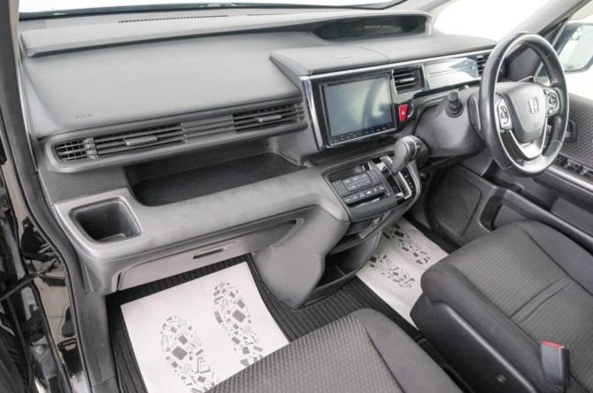 Honda Stepwgn V с пробегом 2016 года, цена 1 949 000 рублей, 107320 км, минивэн, Автокод Объявления