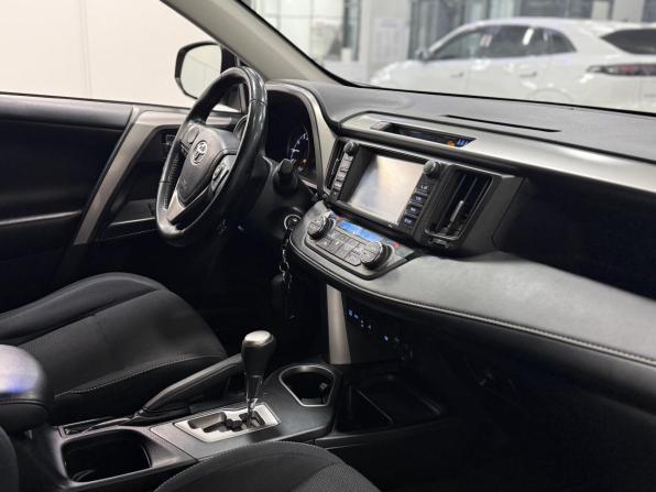 Toyota RAV4 IV (XA40) Рестайлинг с пробегом 2017 года, цена 2 469 000 рублей, 89435 км, внедорожник, Автокод Объявления