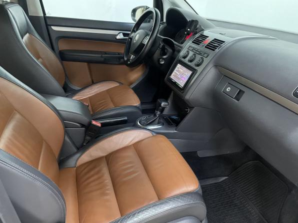 Volkswagen Touran I Рестайлинг с пробегом 2009 года, цена 899 000 рублей, 234749 км, компактвэн, Автокод Объявления