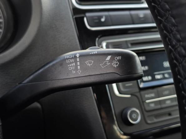 Volkswagen Polo V Рестайлинг с пробегом 2017 года, цена 1 025 000 рублей, 142590 км, седан, Автокод Объявления