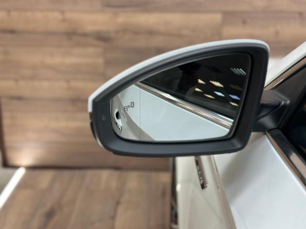 Skoda Superb III Рестайлинг с пробегом 2024 года, цена 3 620 000 рублей, 38400 км, лифтбек, Автокод Объявления