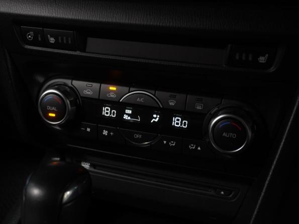 Mazda Axela III Рестайлинг с пробегом 2017 года, цена 1 699 000 рублей, 71640 км, седан, Автокод Объявления