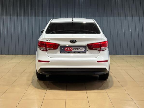 Kia Rio III Рестайлинг с пробегом 2015 года, цена 859 900 рублей, 169000 км, седан, Автокод Объявления