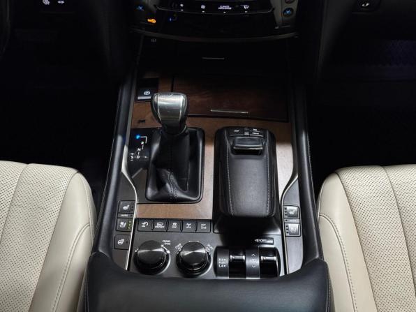 Lexus LX III Рестайлинг 2 с пробегом 2016 года, цена 6 970 000 рублей, 199755 км, внедорожник, Автокод Объявления