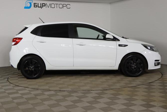 Kia Rio III Рестайлинг с пробегом 2016 года, цена 999 990 рублей, 129530 км, хэтчбек, Автокод Объявления