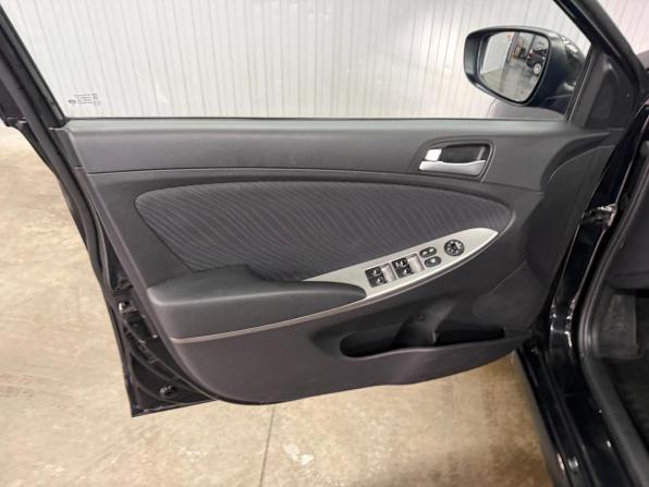 Hyundai Solaris I Рестайлинг с пробегом 2015 года, цена 1 097 000 рублей, 76840 км, седан, Автокод Объявления