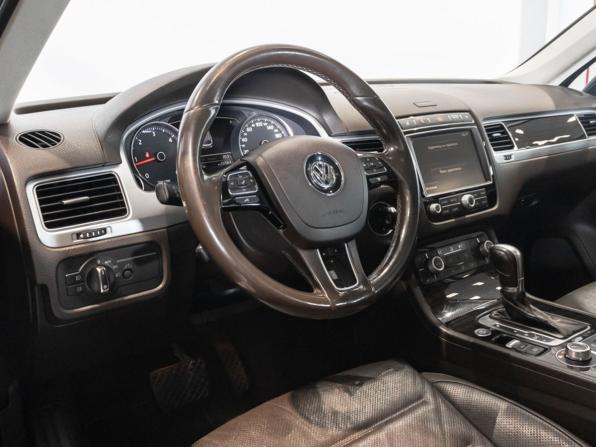 Volkswagen Touareg II Рестайлинг с пробегом 2016 года, цена 3 100 000 рублей, 275000 км, внедорожник, Автокод Объявления