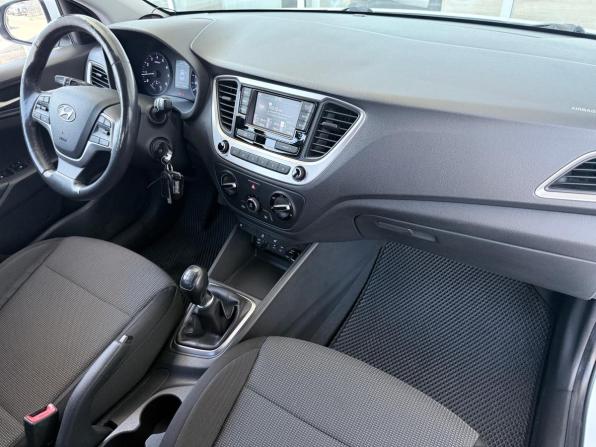 Hyundai Solaris II с пробегом 2018 года, цена 1 079 000 рублей, 194000 км, седан, Автокод Объявления