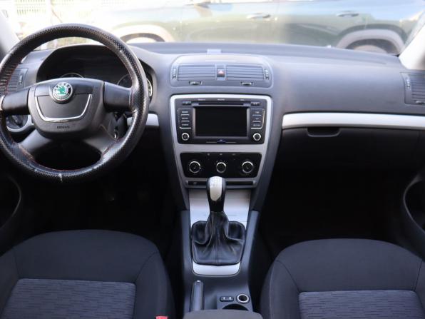 Skoda Octavia II (A5) Рестайлинг с пробегом 2010 года, цена 680 000 рублей, 284388 км, лифтбек, Автокод Объявления