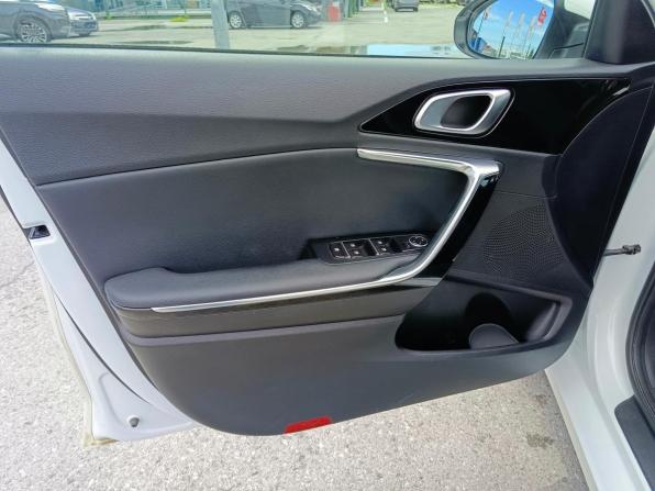 Kia Ceed II Рестайлинг с пробегом 2018 года, цена 1 600 000 рублей, 97977 км, хэтчбек, Автокод Объявления
