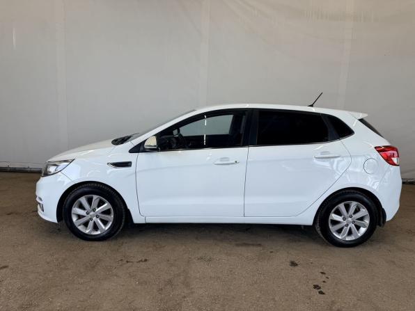 Kia Rio III Рестайлинг с пробегом 2015 года, цена 935 000 рублей, 139000 км, хэтчбек, Автокод Объявления