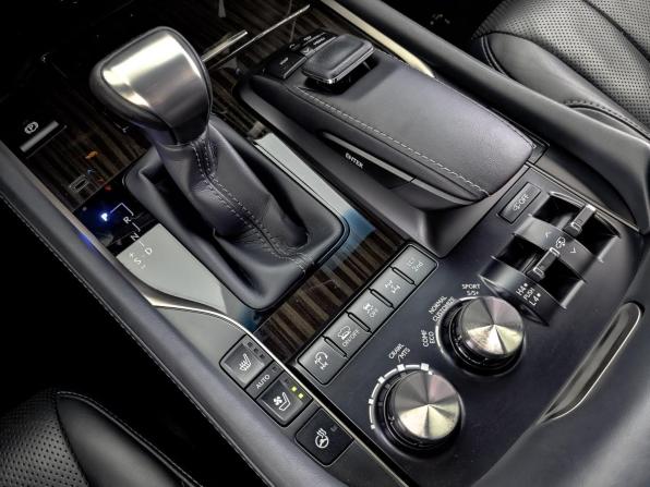 Lexus LX III Рестайлинг 2 с пробегом 2019 года, цена 9 115 000 рублей, 94649 км, внедорожник, Автокод Объявления
