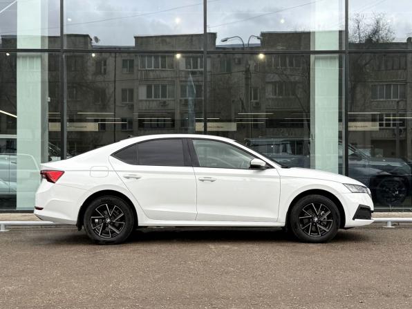 Skoda Octavia IV (A8) с пробегом 2021 года, цена 2 370 000 рублей, 45446 км, лифтбек, Автокод Объявления
