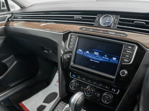 Volkswagen Passat B8 с пробегом 2016 года, цена 1 990 000 рублей, 67150 км, седан, Автокод Объявления