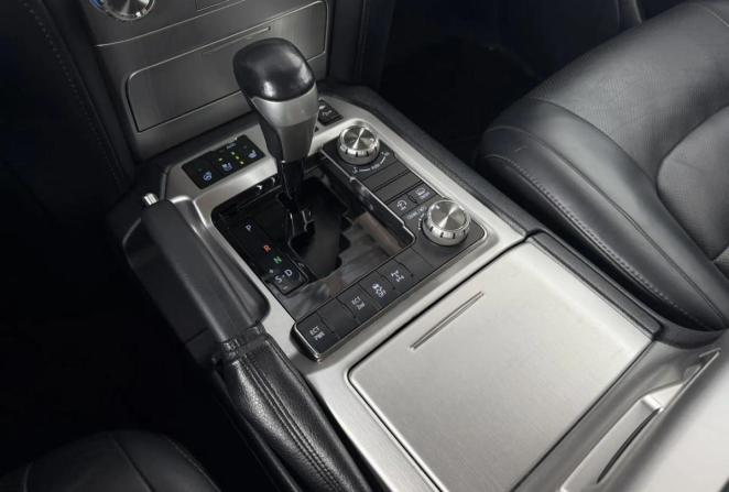 Toyota Land Cruiser 200 Series Рестайлинг 2 с пробегом 2015 года, цена 5 717 000 рублей, 140586 км, внедорожник, Автокод Объявления