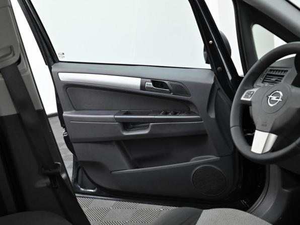 Opel Zafira B Рестайлинг с пробегом 2012 года, цена 799 000 рублей, 228000 км, компактвэн, Автокод Объявления